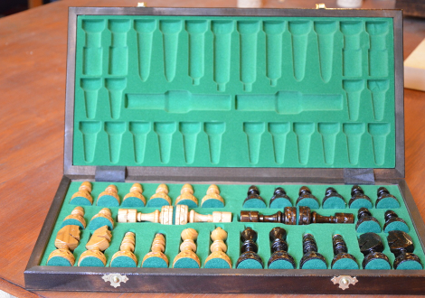 Wnętrze pudełka na szachy